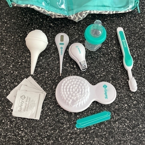 SAFETY 1st Baby Essentials Travel Case and Accessories - Picture 2 of 7